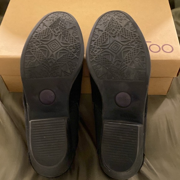 *NIB* me Too Zola Slip-on Black Ankle Bootie - Picture 2 of 8